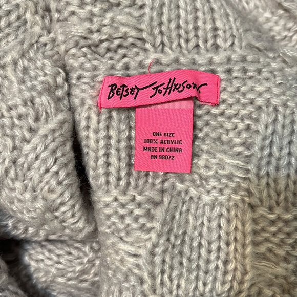 Betsy Johnson funnel neck scarf. - Picture 3 of 3